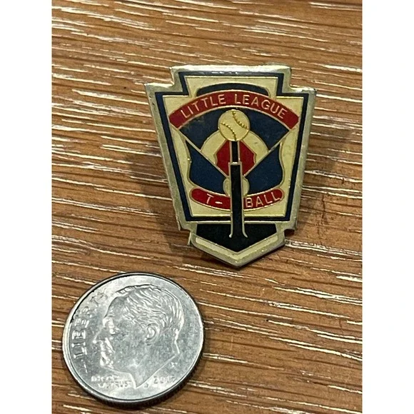 00256 - Vintage Little League T-Ball Baseball Lapel Pin Collectible MadeinTaiwan - Picture 3 of 3